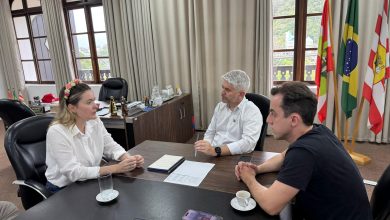 Deputada Júlia Zanatta visita Blumenau e anuncia investimentos de quase R$ 2,5 milhões