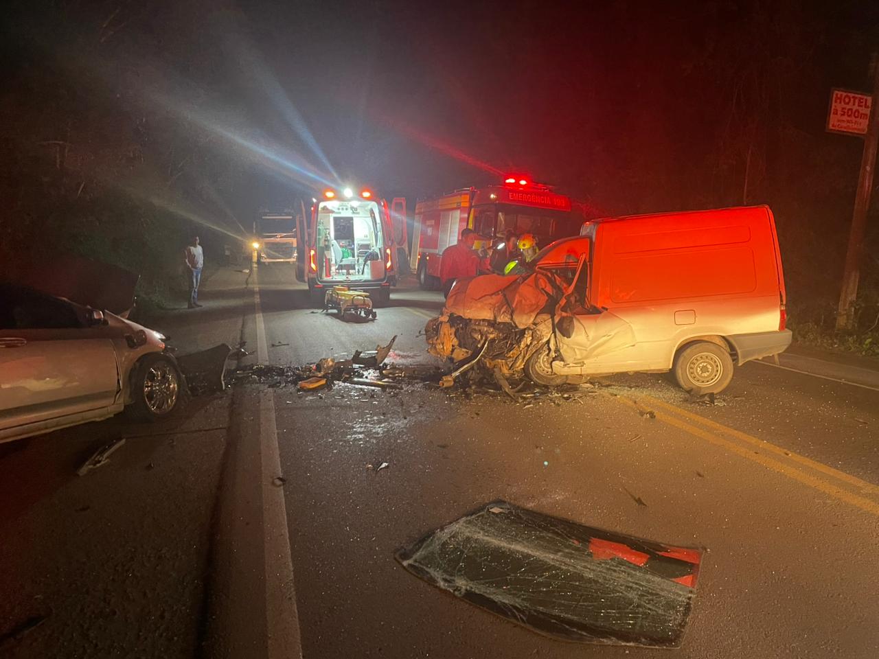 Colisão frontal deixa um morto e dois feridos graves no Alto Vale do Itajaí