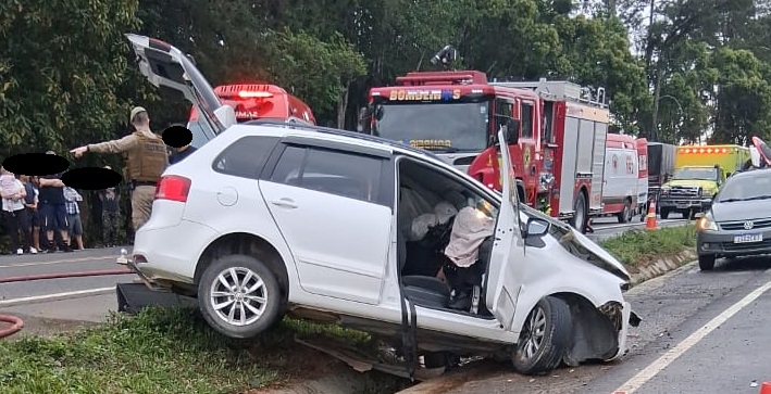 Dois morrem e 4 ficam gravemente feridos após colisão na BR-470 em Indaial