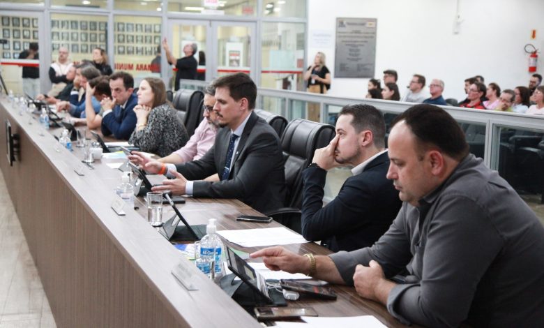 Vereadores e comunidade pressionam por avanço na pavimentação da Rua Erwin Manzke, em Blumenau