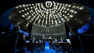 Senado analisa projeto que aumenta punição por fornecer álcool ou drogas a menores de idade