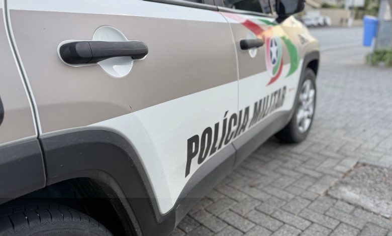 Funcionário reage e dupla foge após tentativa de assalto em relojoaria de Timbó