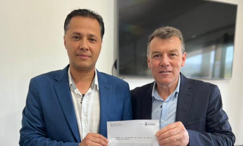 Prefeito Nei Venturi viaja em missão internacional e Lucas Noriller assume a gestão de Rodeio