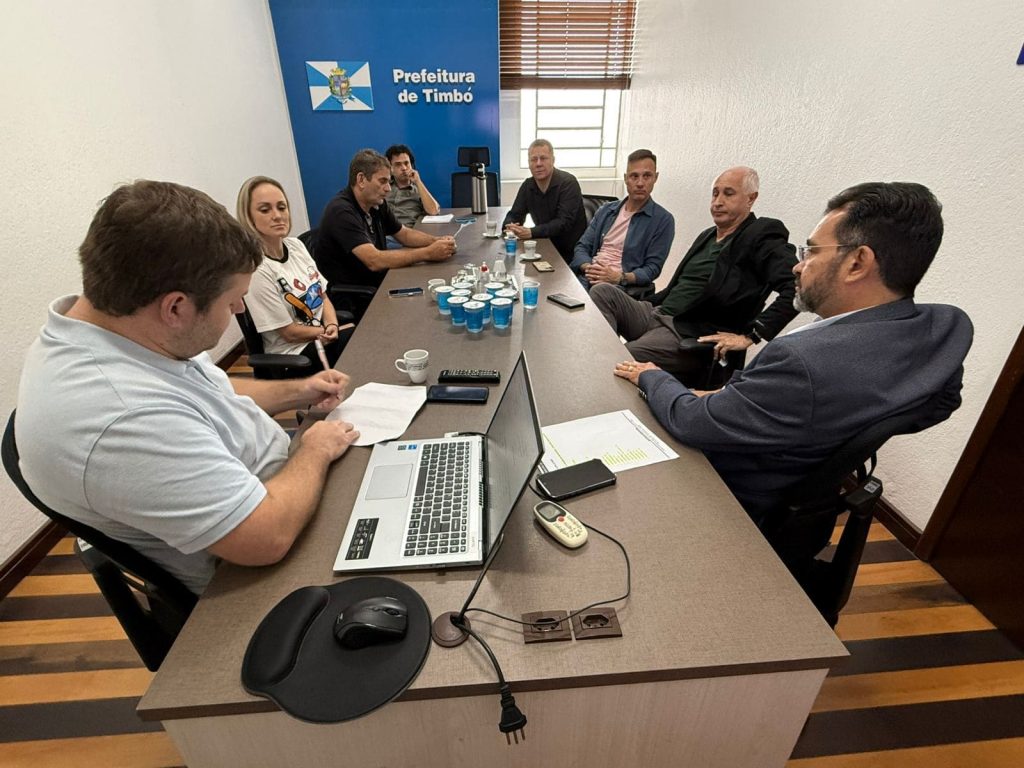 Prefeitura de Timbó e vereadores discutem melhorias no atendimento