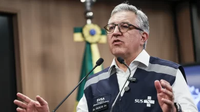 Alerta nacional: casos suspeitos de intoxicação por metanol devem crescer, adverte ministro da Saúde