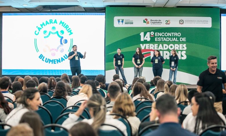 Câmara Mirim de Blumenau participa do 14º Encontro Estadual dos Vereadores Mirins