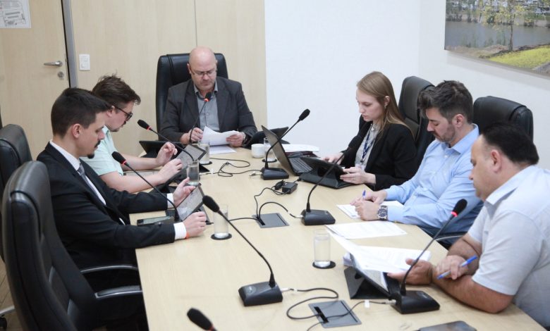 Comissões da Câmara de Blumenau avançam com 12 projetos e liberam propostas prioritárias do Executivo