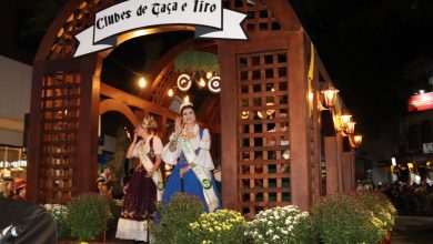 Clube de Caça e Tiro leva tradição centenária ao 4º desfile da Oktoberfest Blumenau