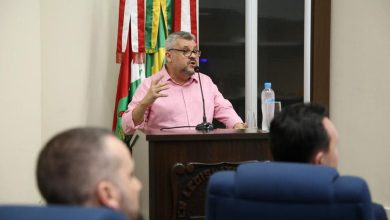 Secretário de Desenvolvimento Social apresenta balanço das ações da pasta em 2025 na Câmara de Indaial