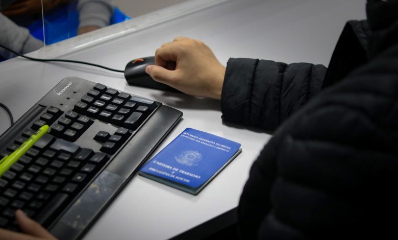 Com recorde de 83,8 mil empregos em 2025, Santa Catarina mantém menor taxa de desemprego do país