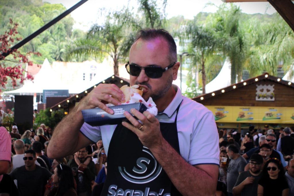 Bratwurst, risadas e tradição: competição na Oktoberfest Blumenau consagra campeões catarinenses