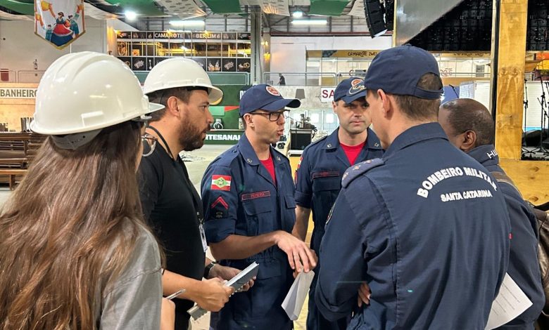 Bombeiros reforçam efetivo e intensificam vistorias para garantir segurança na Oktoberfest e Fenarreco