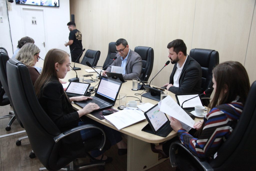 Comissões da Câmara de Blumenau avançam com 12 projetos e liberam propostas prioritárias do Executivo