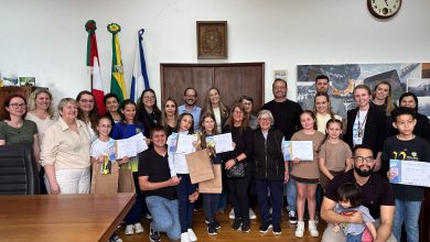 Alunos de Timbó são premiados em concursos de poesia e desenho do Vale Europeu