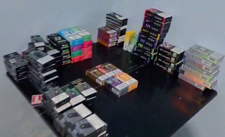 Polícia Federal prende dupla em operação contra contrabando de cigarros eletrônicos em SC