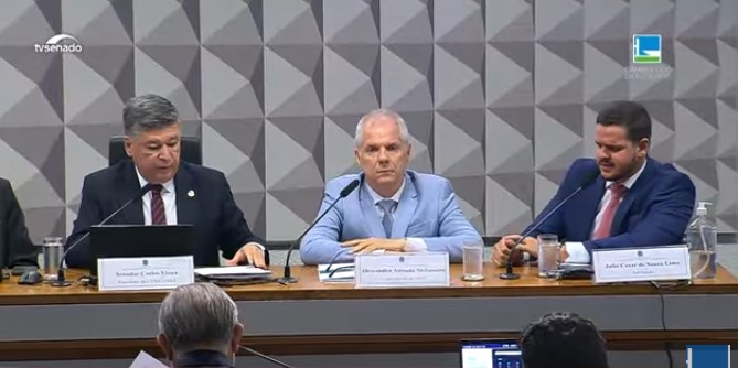 Ex-presidente do INSS se defende na CPMI e diz que tomou medidas para barrar fraudes