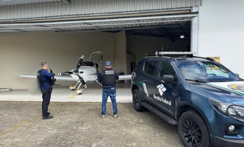 Aeronave é flagrada com carga de iPhones avaliados em R$ 3 milhões; piloto e ajudante são presos