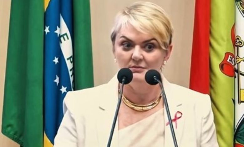 Deputada Luciane Carminatti ironiza críticas da direita catarinense e defende cotas regionais na Udesc