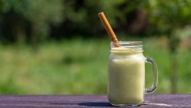 Menina de 3 anos é hospitalizada após encontrar cacos de vidro em suco servido em pizzaria de SC