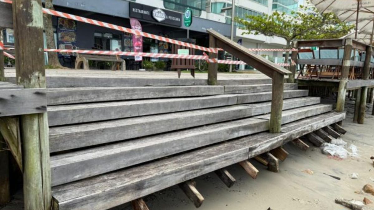 Itapema pode decretar emergência após destruição causada pela ressaca