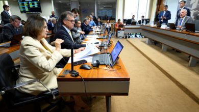 Senado interrompe análise de auxílio de R$ 500 para famílias de pessoas com TEA