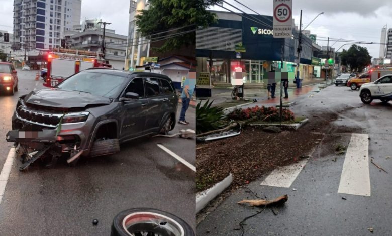Pai capota carro ao levar filho engasgado para hospital em BC; bebê está em estado grave
