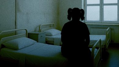 Abandonada pela família, adolescente com autismo vive há três meses em hospital