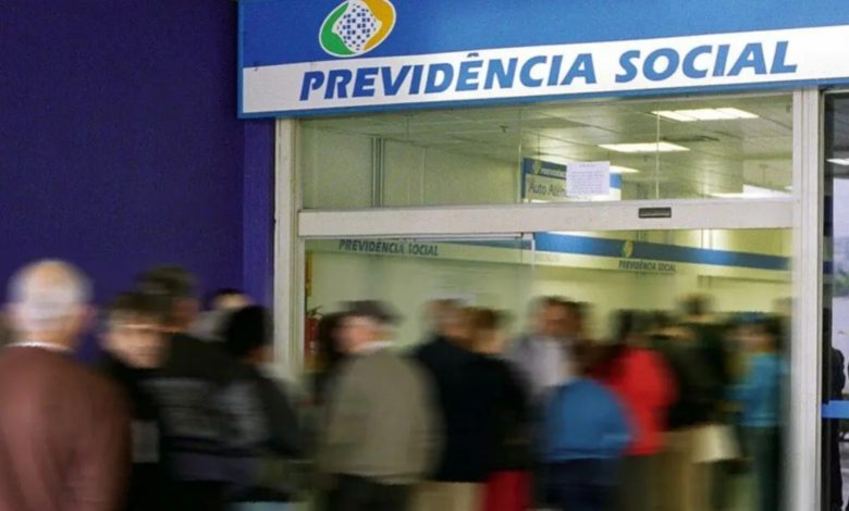 INSS suspende programa que ajudava a diminuir a fila de aposentadorias e auxílios por falta de dinheiro