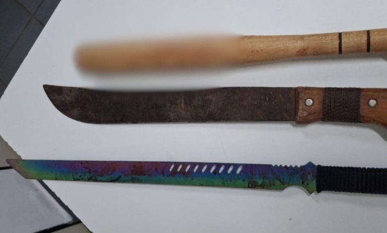 Filhos são presos após matarem pai com facão em SC