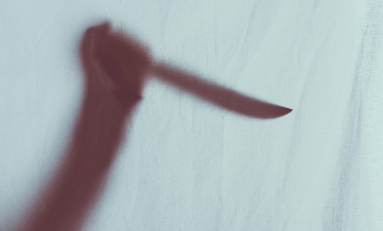 Mulher é esfaqueada após ser levada a emboscada pelo próprio companheiro, em Gaspar