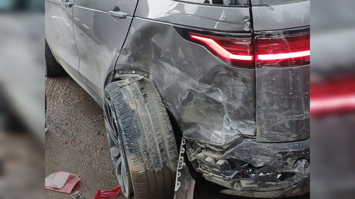 Quatro veículos se envolvem em engavetamento na BR-470 em Apiúna