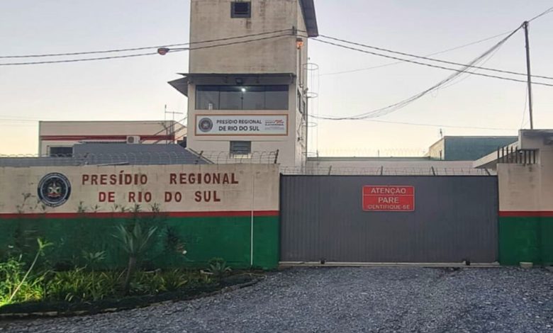 Rio do Sul: presídio abriga 440 detentos em espaço projetado para 278 vagas