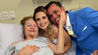 Ex-moradora de Pomerode emociona ao levar o casamento até a mãe internada em hospital