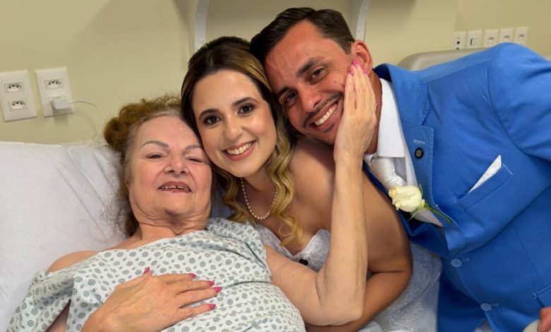 Ex-moradora de Pomerode emociona ao levar o casamento até a mãe internada em hospital