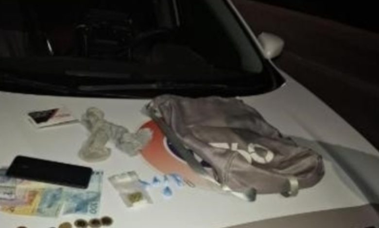 Tráfico de drogas: homem é preso com cocaína, maconha e dinheiro em Benedito Novo