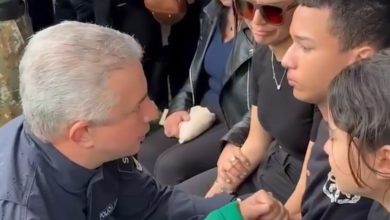 Secretário da PM presta homenagem e consola filhos de policial morto em operação no Rio de Janeiro