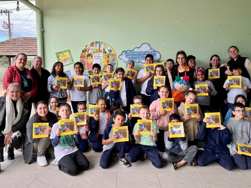 Projeto “A Menina que Abriu a Janela” distribui mais de 1.700 livros e leva literatura inclusiva a crianças de Santa Catarina