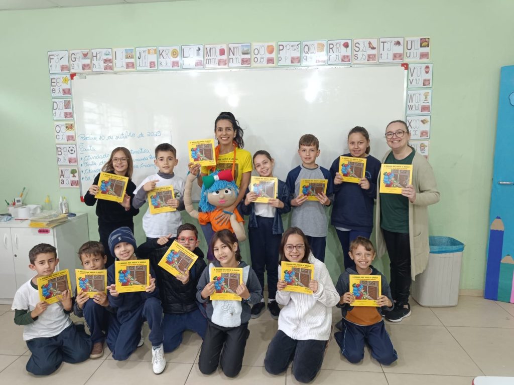 Projeto “A Menina que Abriu a Janela” distribui mais de 1.700 livros e leva literatura inclusiva a crianças de Santa Catarina