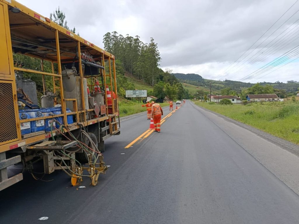 Revitalização da SC-350 entre Rio do Sul e Aurora entra na fase final de conclusão