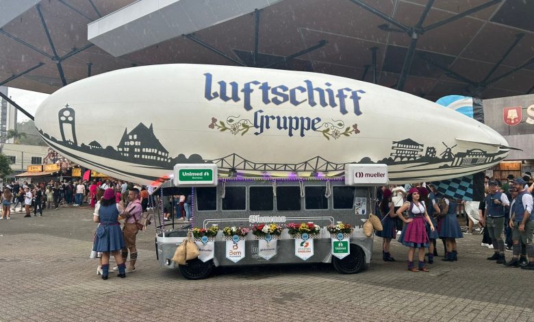 Mueller Eletrodomésticos leva tradição e cultura aos desfiles da Oktoberfest Blumenau