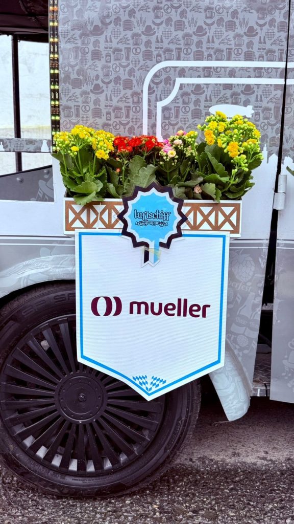 Mueller Eletrodomésticos leva tradição e cultura aos desfiles da Oktoberfest Blumenau