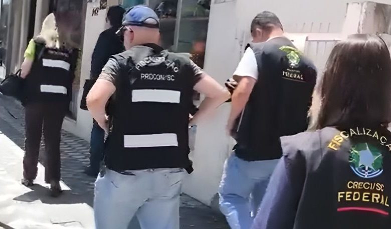 Operação conjunta flagra 6 falsos corretores atuando em construtora de Blumenau