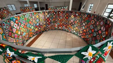 Um Natal tecido à mão: Rodeio prepara a maior Árvore de Crochê do Brasil