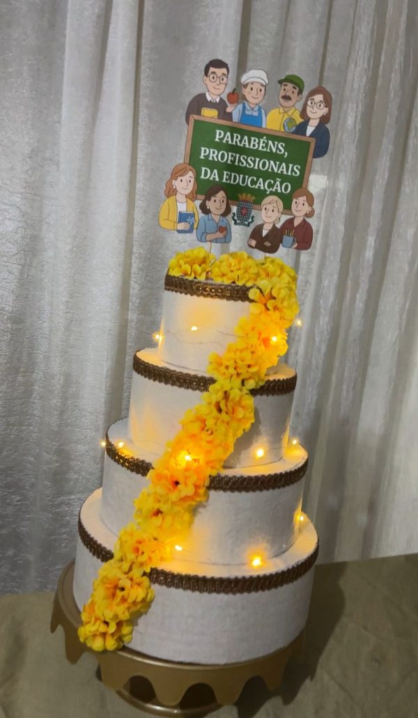 Rodeio investe R$ 60 mil em novos livros e celebra o trabalho dos profissionais da educação