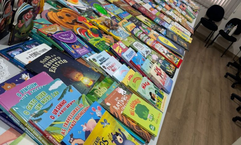 Rodeio investe R$ 60 mil em novos livros e celebra o trabalho dos profissionais da educação