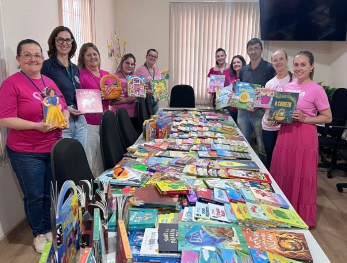 Rodeio investe R$ 60 mil em novos livros e celebra o trabalho dos profissionais da educação