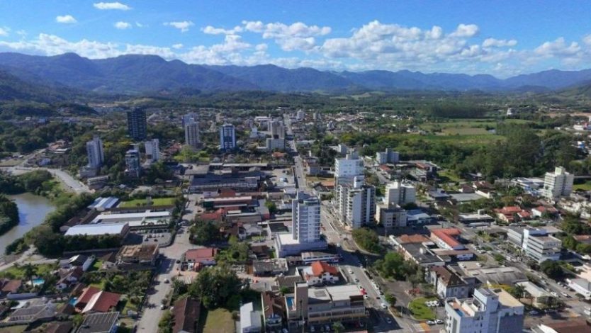 Timbó investe R$ 300 mil em projetos sociais e esportivos voltados à infância e adolescência