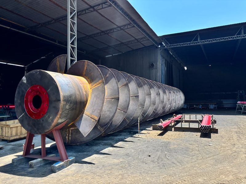 Parafusos de 18 toneladas vão bombear esgoto e acelerar despoluição do Rio Tietê