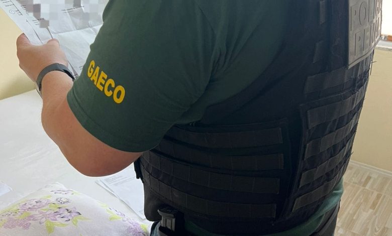 GAECO cumpre mandados em Jaraguá do Sul contra suspeito de promover violência em redes sociais