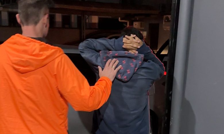 Após operação da Polícia Civil em Timbó, traficante é preso no bairro Araponguinhas